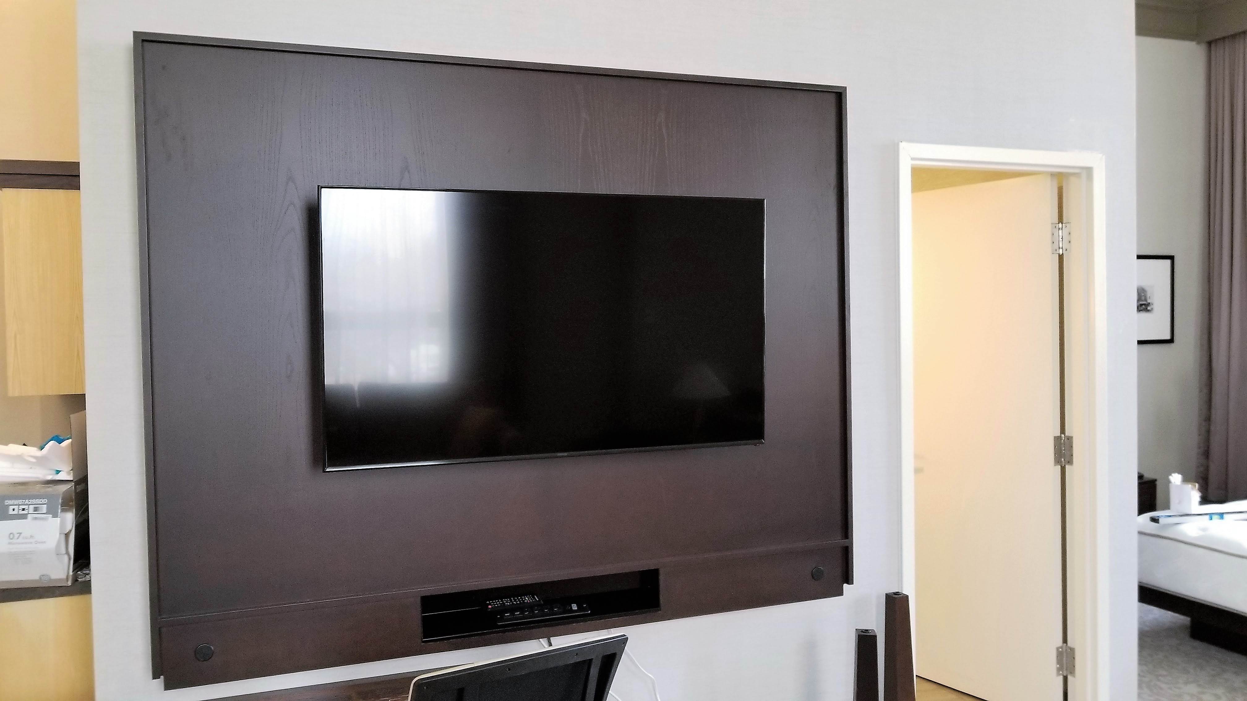 Minimalist Setup with Hidden Wire Management